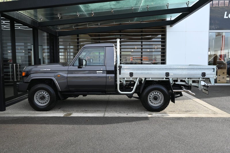 2025 Toyota Land Cruiser 70 LT 2.8 Turbo Diesel... image 3