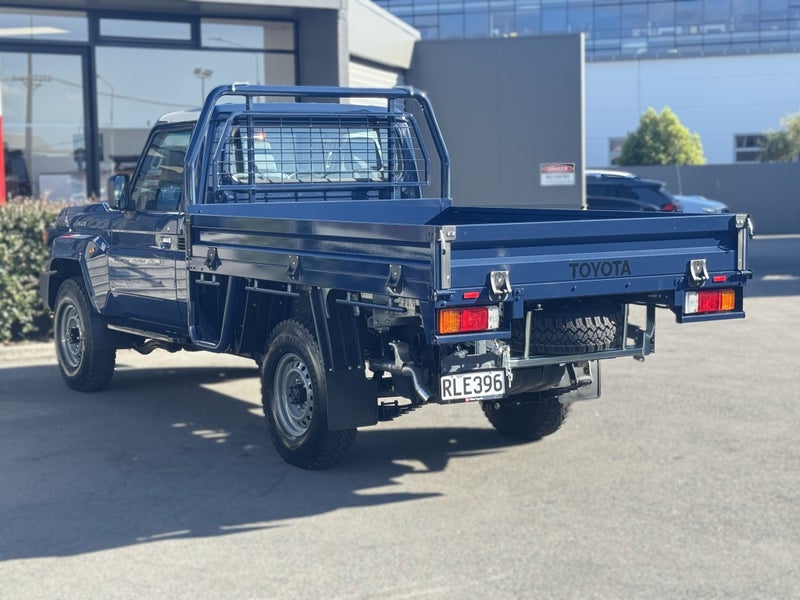 2025 Toyota Land Cruiser 70 LT 2.8L 4WD/4X4, Au... image 5