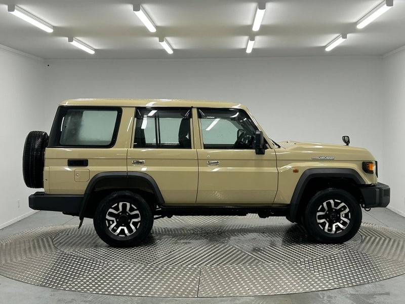 2025 Toyota Land Cruiser 70 LX 2.8DT 4WD image 2