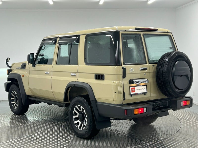 2025 Toyota Land Cruiser 70 LX 2.8DT 4WD image 5