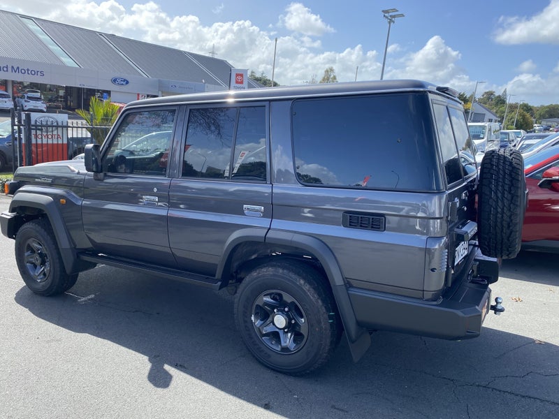 2025 Toyota Land Cruiser 70 LX 2.8DT 6AT 4WD WG... image 3