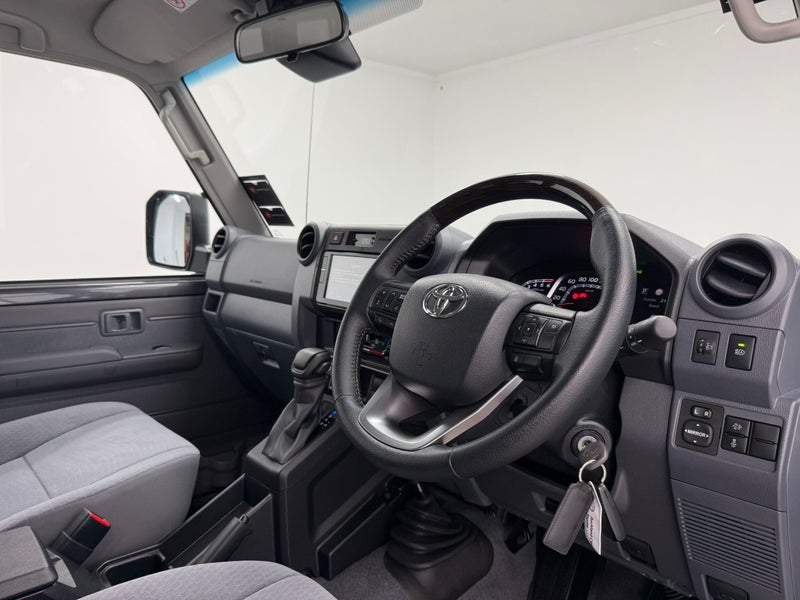 2025 Toyota Land Cruiser 70 LX 2.8TD 4WD image 3