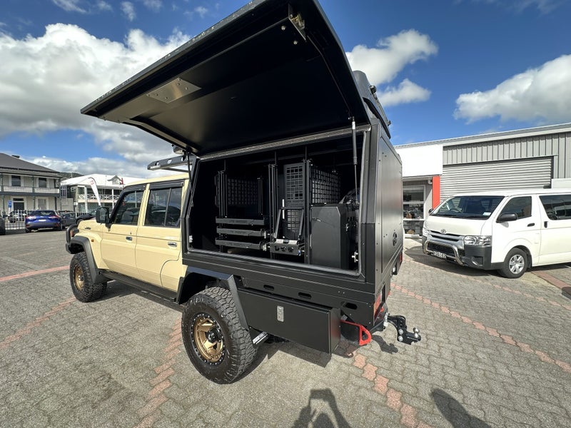 2025 Toyota Land Cruiser 70 LX 4.5DT 5MT 4WD DC... image 5