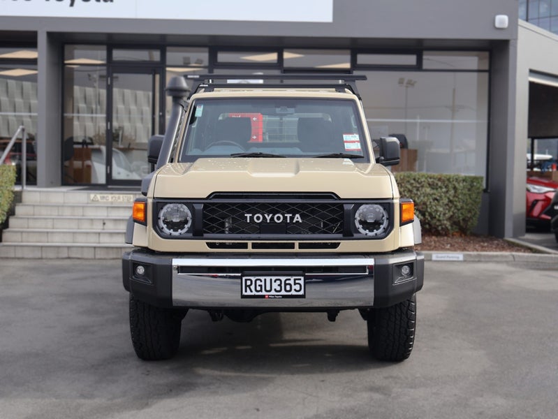 2025 Toyota Land Cruiser 70 LX V8 Double Cab, M... image 2