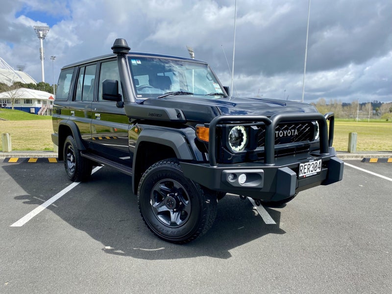 2025 Toyota Land Cruiser 70 LX Wagon 2.8L Diese... image 1