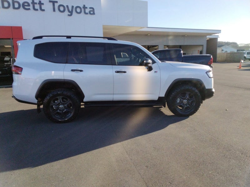 2025 Toyota Land Cruiser GR Sport 3.3DT/4WD image 2