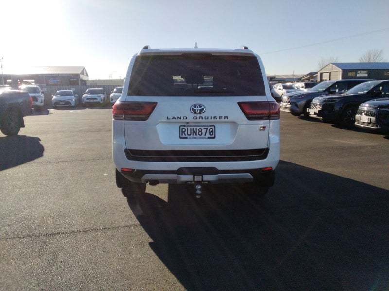 2025 Toyota Land Cruiser GR Sport 3.3DT/4WD image 4