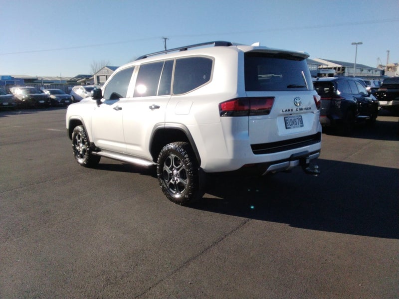 2025 Toyota Land Cruiser GR Sport 3.3DT/4WD image 5