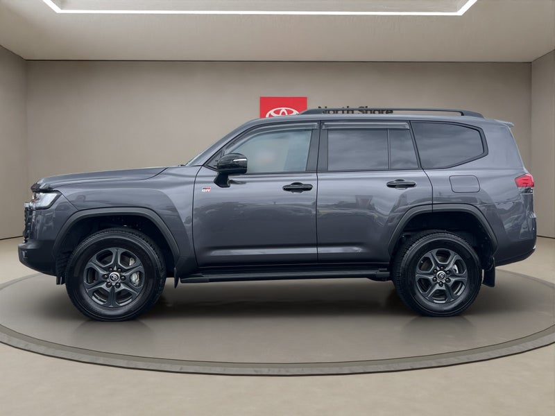 2025 Toyota Land Cruiser GR Sport 3.3L Diesel T... image 4