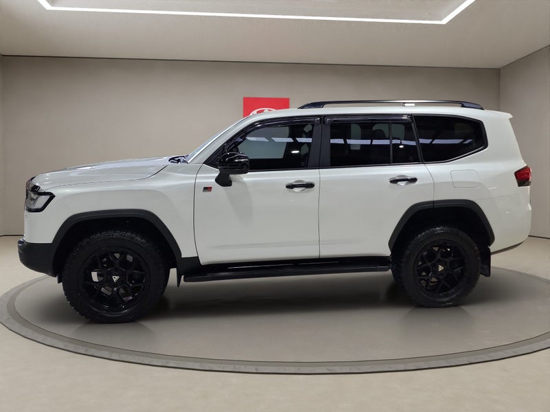 2025 Toyota Land Cruiser GR Sport 3.3L Diesel T... image 4