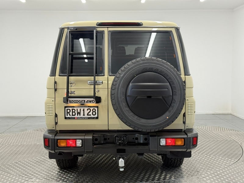 2025 Toyota Land Cruiser Landcruiser LX 2.8DT 4WD image 4