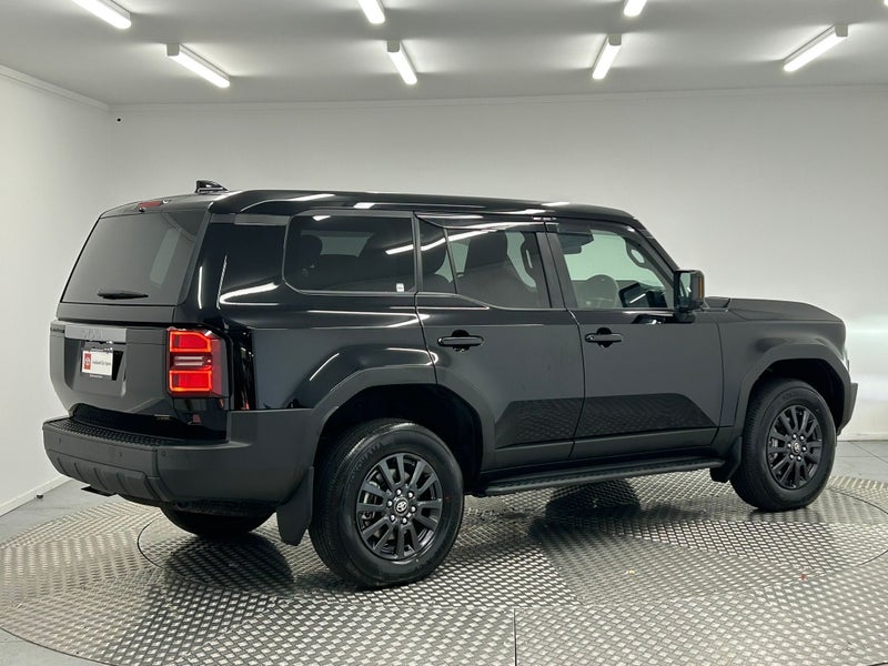 2025 Toyota Land Cruiser Prado 250 2.8D GX AWD image 3