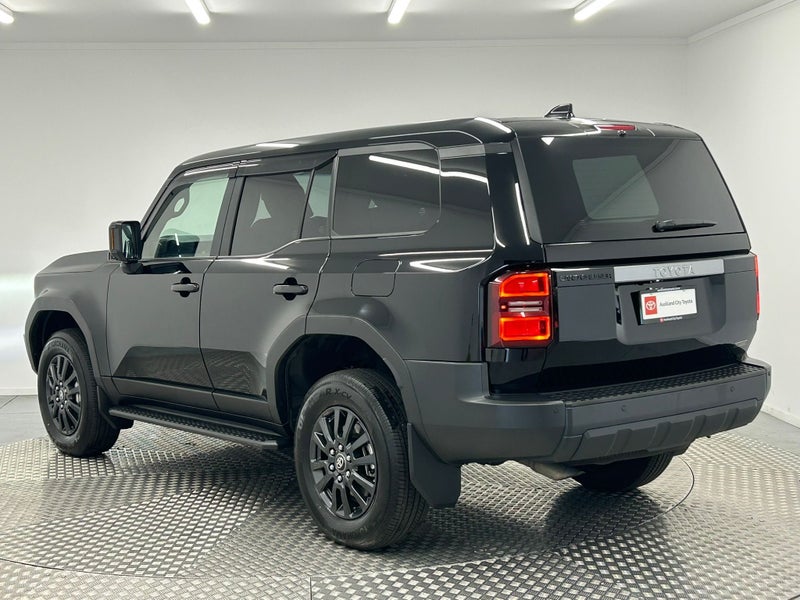 2025 Toyota Land Cruiser Prado 250 2.8D GX AWD image 5