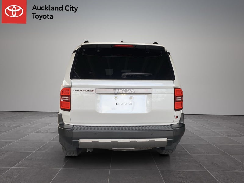 2025 Toyota Land Cruiser Prado 250 2.8D VX 5 Dr... image 4