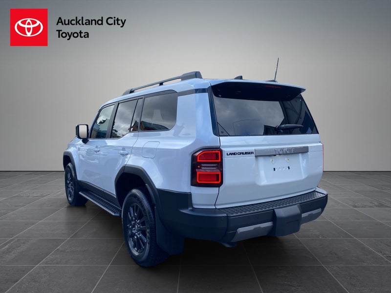 2025 Toyota Land Cruiser Prado 250 2.8D VX 5 Dr... image 5