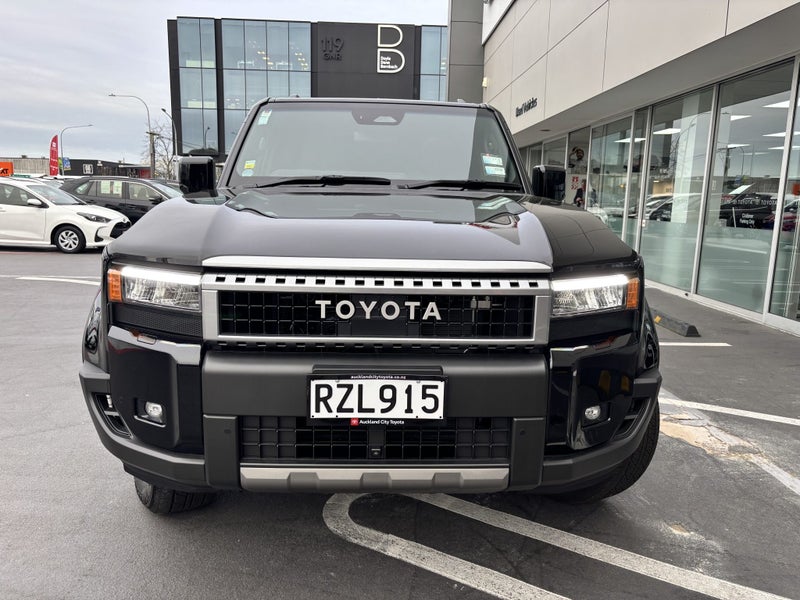 2025 Toyota Land Cruiser Prado 250 2.8D VX 5 Dr... image 4