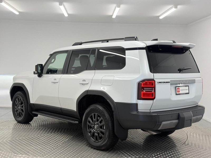 2025 Toyota Land Cruiser Prado 250 2.8D VX AWD image 5
