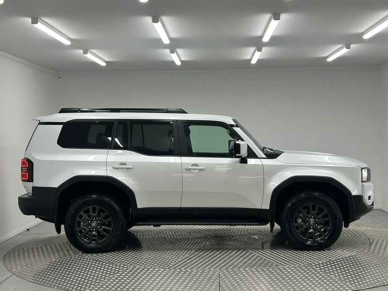 2025 Toyota Land Cruiser Prado 250 2.8D VX AWD image 2