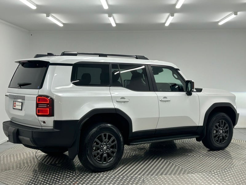 2025 Toyota Land Cruiser Prado 250 2.8D VX AWD image 3
