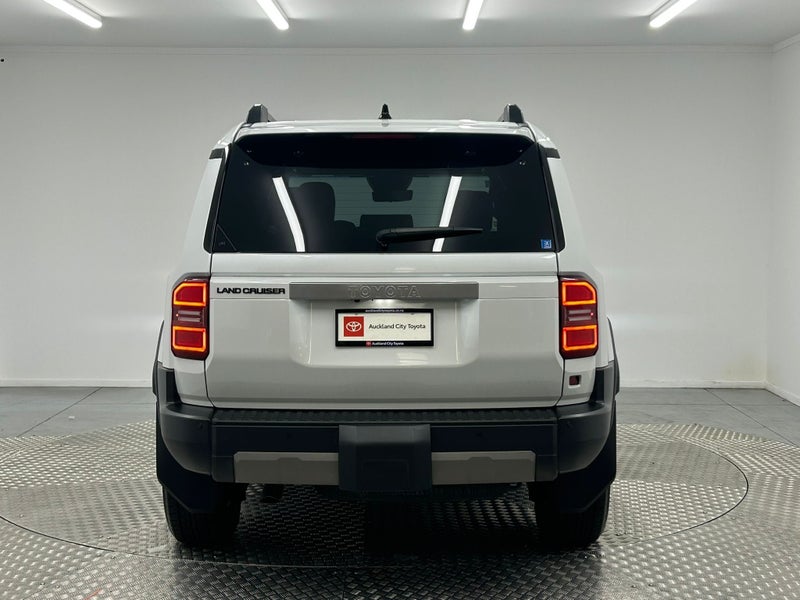 2025 Toyota Land Cruiser Prado 250 2.8D VX AWD image 4