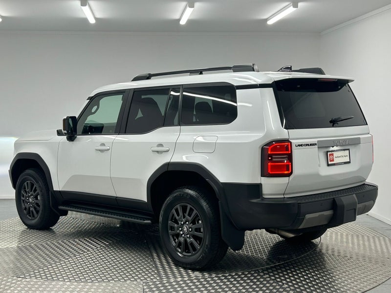 2025 Toyota Land Cruiser Prado 250 2.8D VX AWD image 5