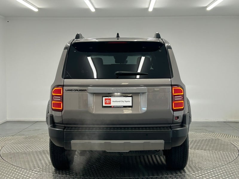 2025 Toyota Land Cruiser Prado 250 2.8D VX AWD image 4