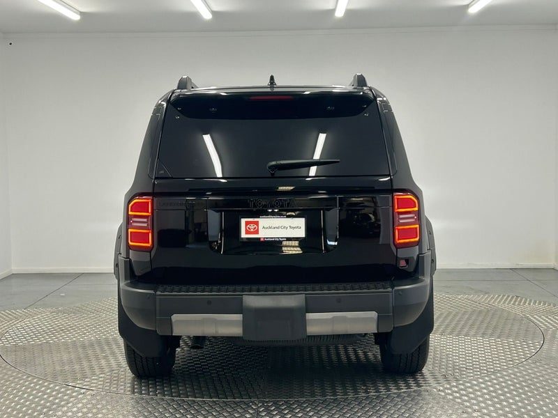 2025 Toyota Land Cruiser Prado 250 2.8D ZX AWD image 4