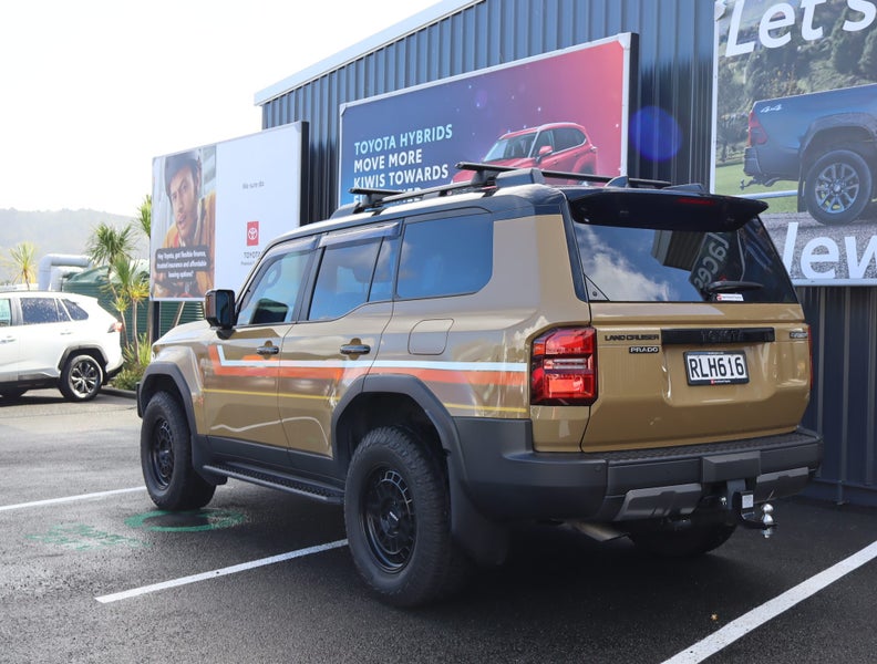 2025 Toyota Land Cruiser Prado ADV 2.8D Hybrid... image 2