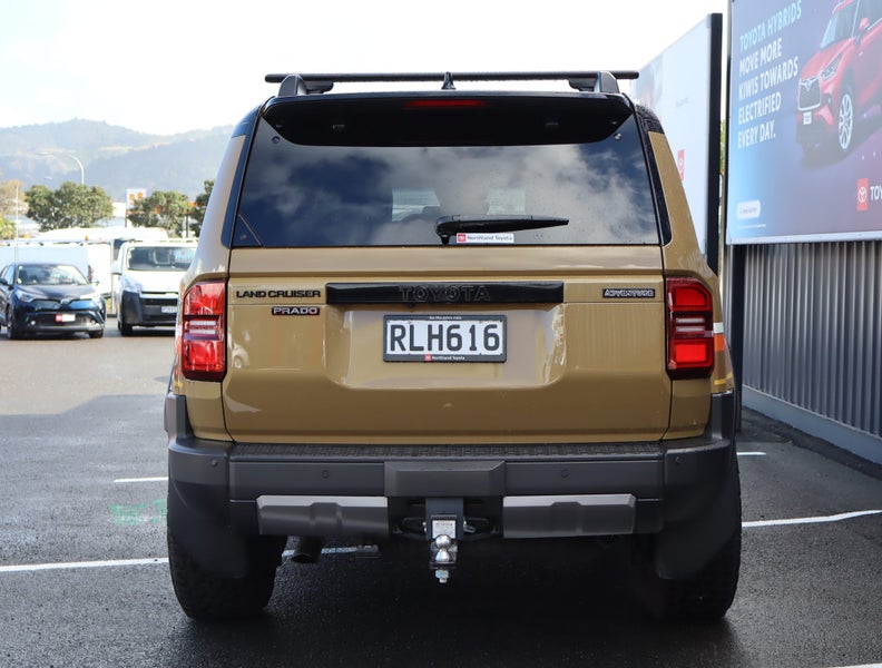 2025 Toyota Land Cruiser Prado ADV 2.8D Hybrid... image 3