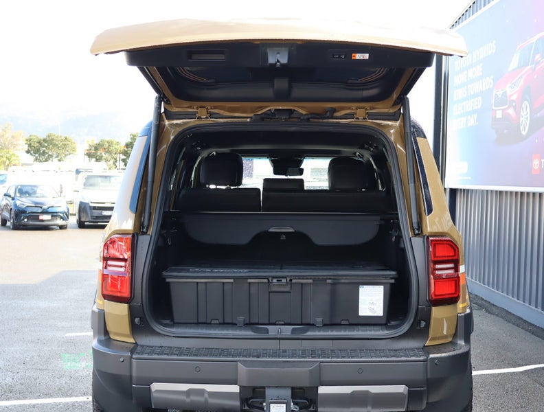 2025 Toyota Land Cruiser Prado ADV 2.8D Hybrid... image 5