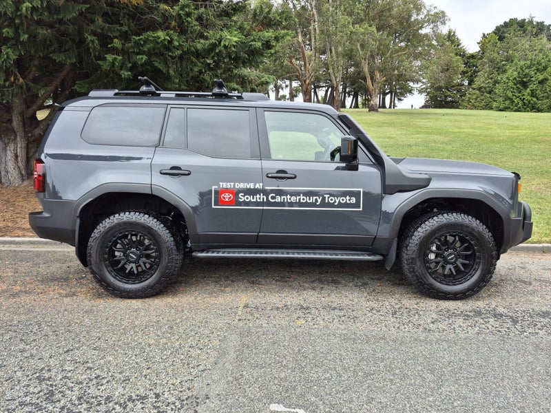 2025 Toyota Land Cruiser Prado ADV 2.8D Hybrid... image 3