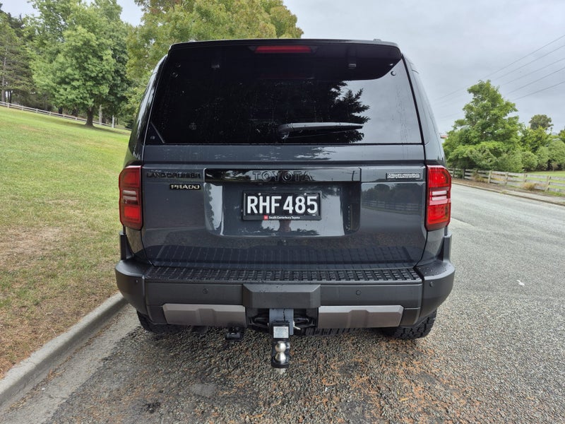 2025 Toyota Land Cruiser Prado ADV 2.8D Hybrid... image 5