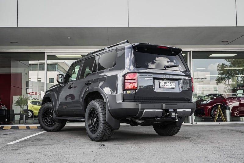 2025 Toyota Land Cruiser Prado Adventure 2.8D H... image 3