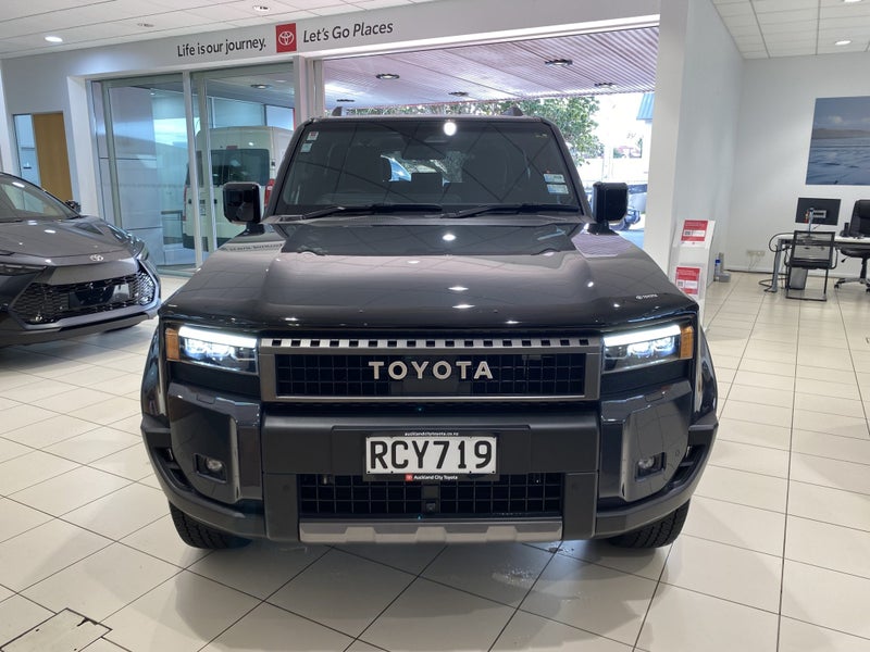 2025 Toyota Land Cruiser Prado Adventure 4WD 7SEAT image 2