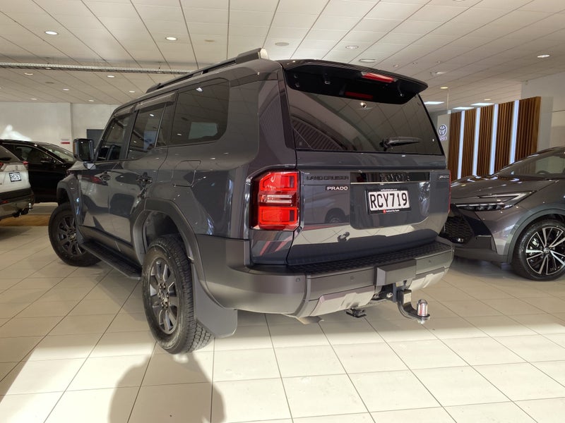 2025 Toyota Land Cruiser Prado Adventure 4WD 7SEAT image 3