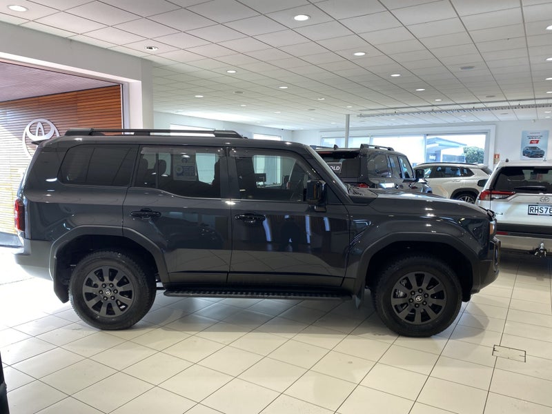 2025 Toyota Land Cruiser Prado Adventure 4WD 7SEAT image 4