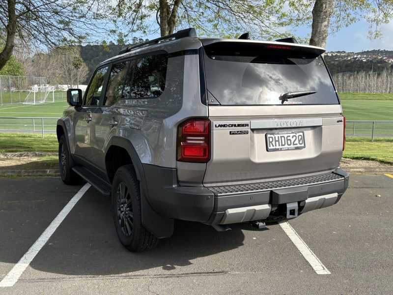 2025 Toyota Land Cruiser Prado GXL 2.8D Hybrid... image 4