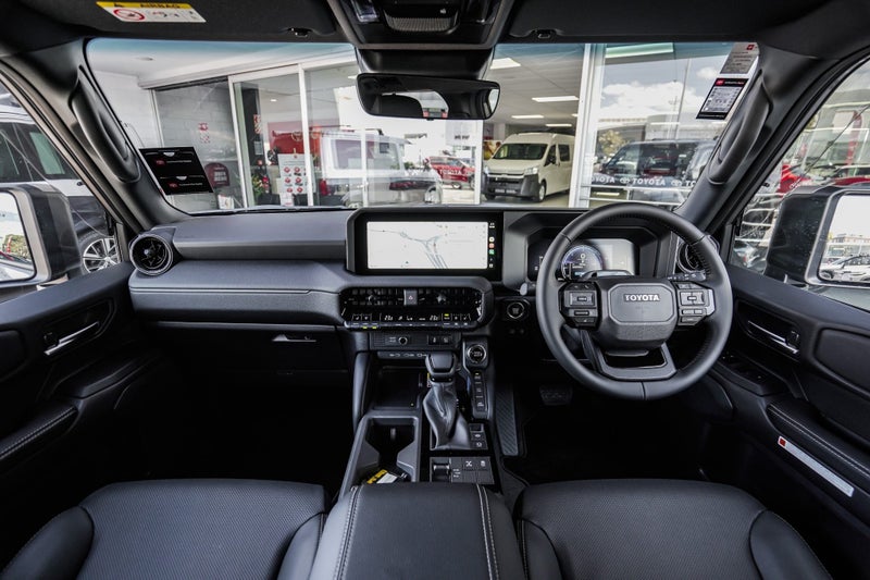 2025 Toyota Land Cruiser Prado GXL 2.8D Hybrid... image 2