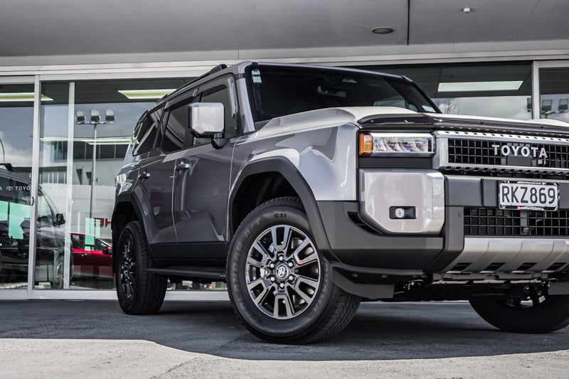 2025 Toyota Land Cruiser Prado GXL 2.8D Hybrid... image 3