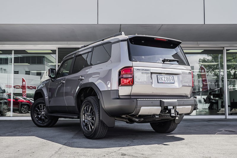 2025 Toyota Land Cruiser Prado GXL 2.8D Hybrid... image 4