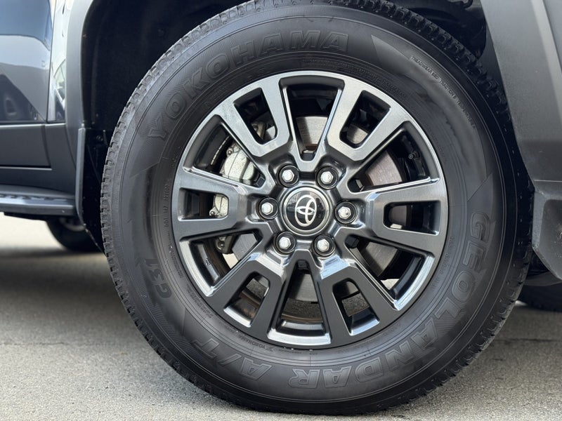 2025 Toyota Land Cruiser Prado GXL 2.8D Hybrid... image 3