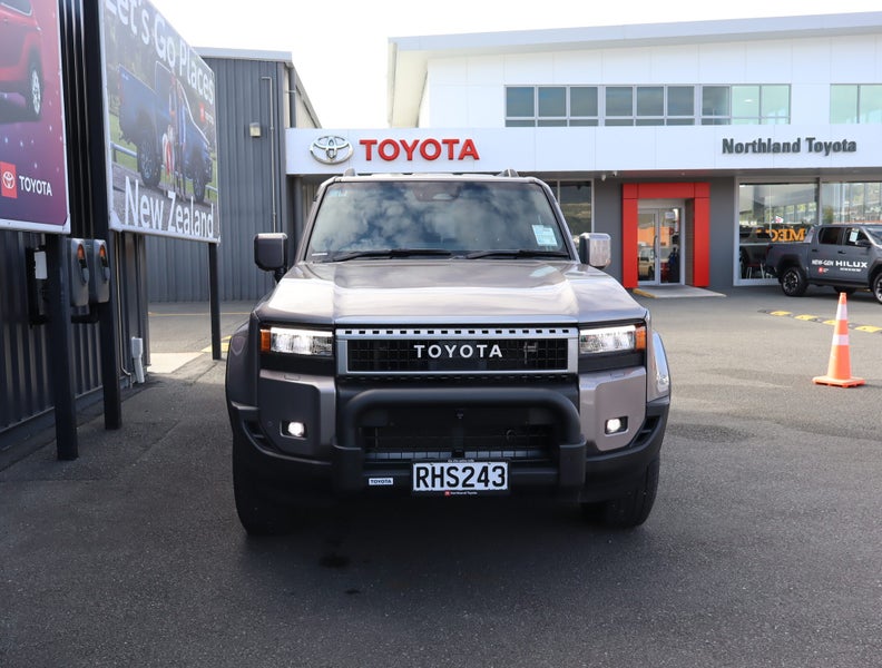 2025 Toyota Land Cruiser Prado GXL 2.8D Hybrid... image 2