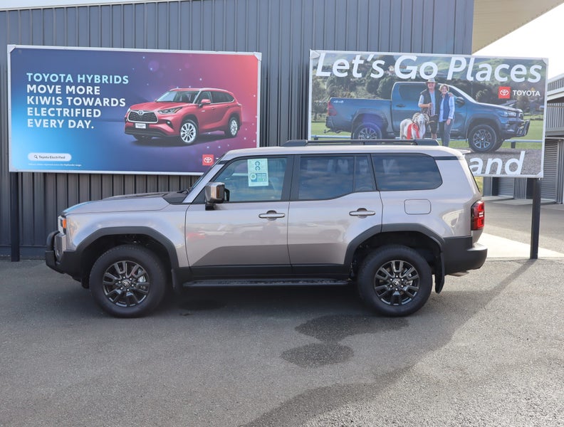 2025 Toyota Land Cruiser Prado GXL 2.8D Hybrid... image 5