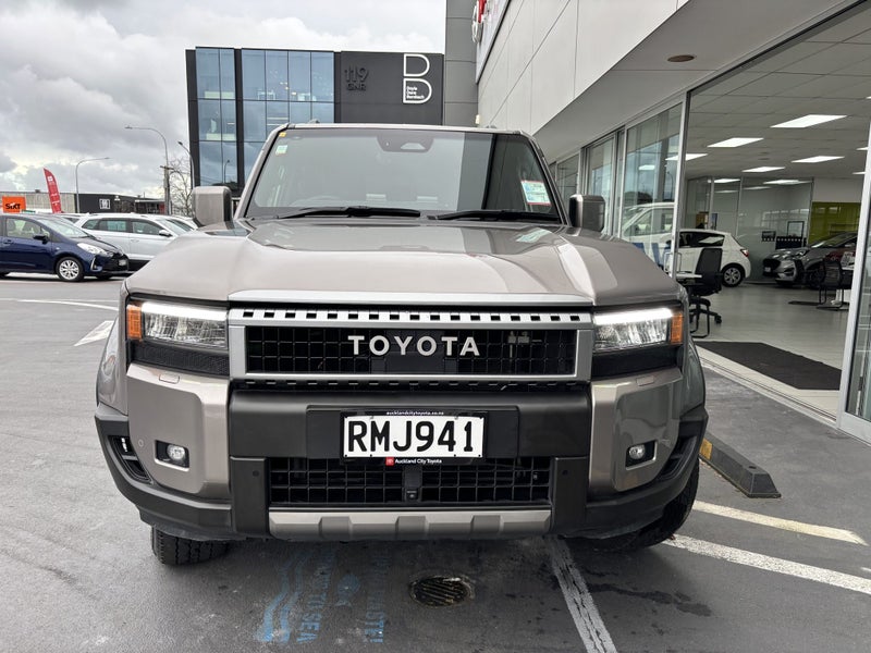 2025 Toyota Land Cruiser Prado GXL 2.8D Hybrid... image 4