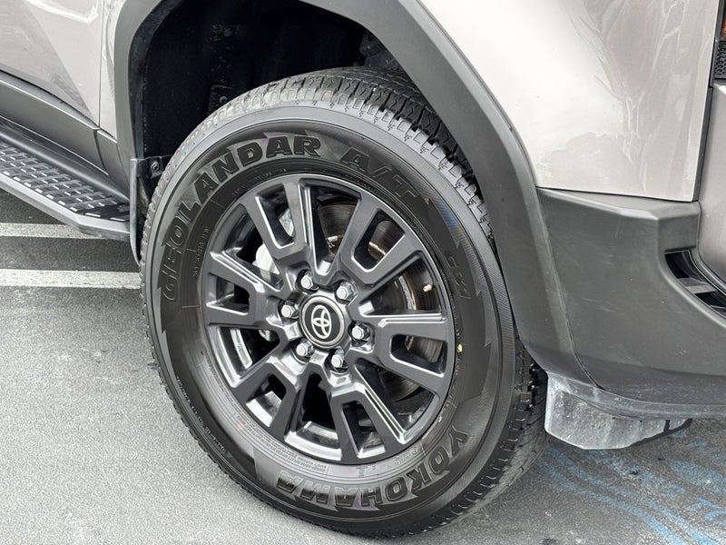 2025 Toyota Land Cruiser Prado GXL 2.8D Hybrid... image 5