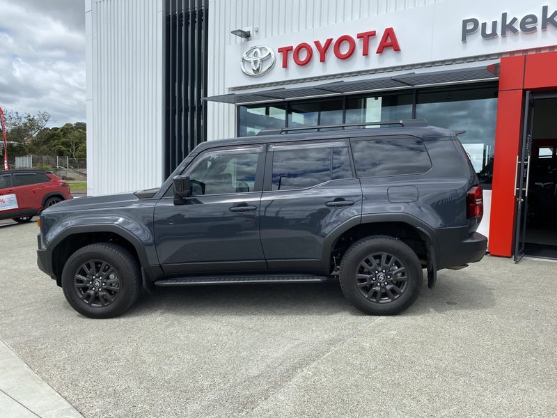 2025 Toyota Land Cruiser Prado GXL 2.8D Hybrid... image 2