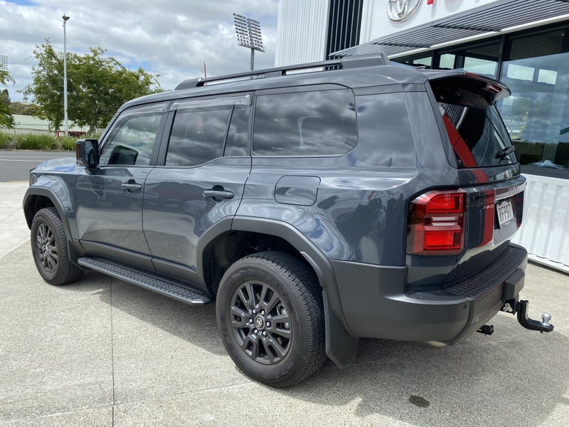 2025 Toyota Land Cruiser Prado GXL 2.8D Hybrid... image 3