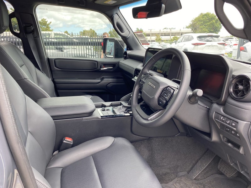 2025 Toyota Land Cruiser Prado GXL 2.8D Hybrid... image 5