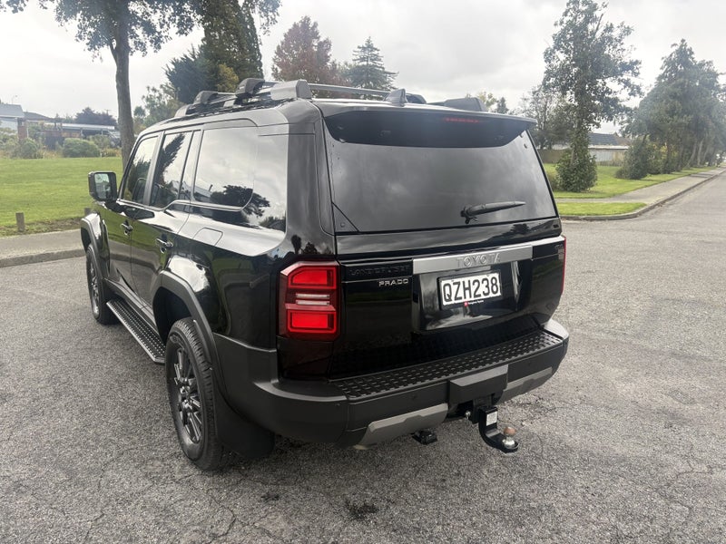 2025 Toyota Land Cruiser Prado GXL 2.8D Hybrid... image 2