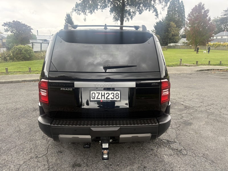2025 Toyota Land Cruiser Prado GXL 2.8D Hybrid... image 4